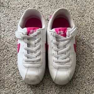 Nike Kids Sneakers in White and Pink